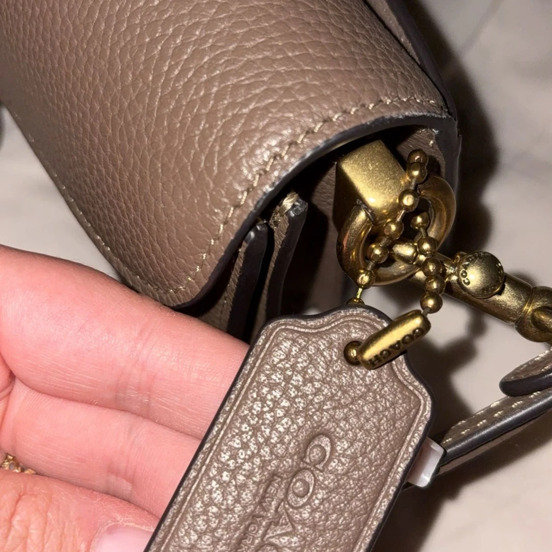 Brun axelväska i skinn från Coach - 1