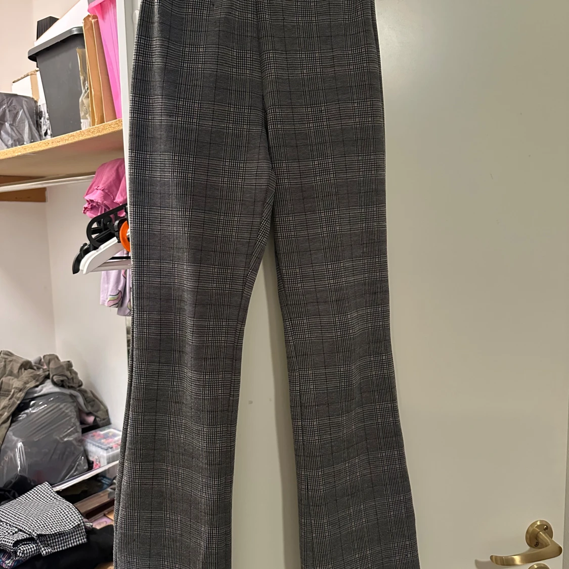 Rutmönstrade kostymbyxor från Lindex XS