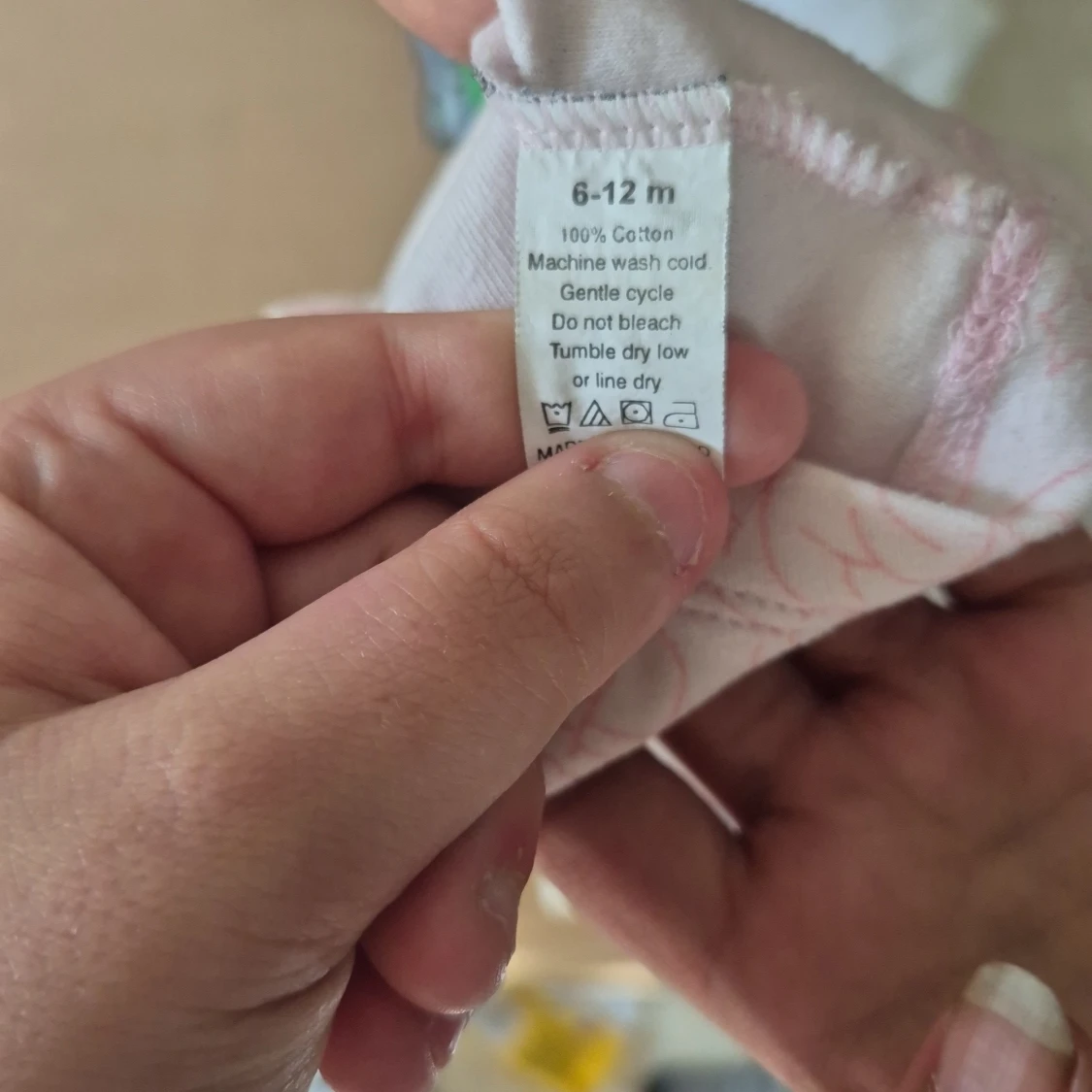 Vit topp med ros-tryck från Six Bunnies för barn - 3