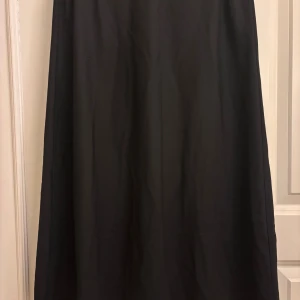 Svart långkjol i bomull - Snygg kjol som nästan aldrig är använd! 