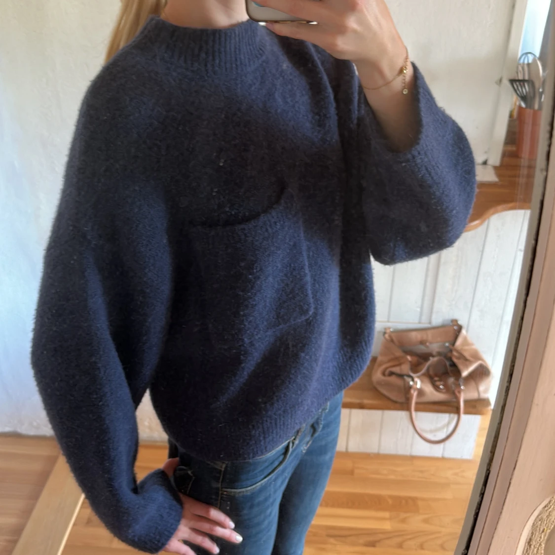 Mörkblå stickad tröja - 1