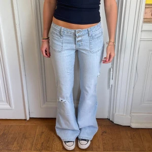 Jeans med hål  - Jeans med hål 