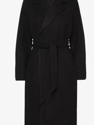 Svart kappa med skärp  - Säljer en svart lång kappa med klassisk krage och knytbälte i midjan. Från vero Moda 