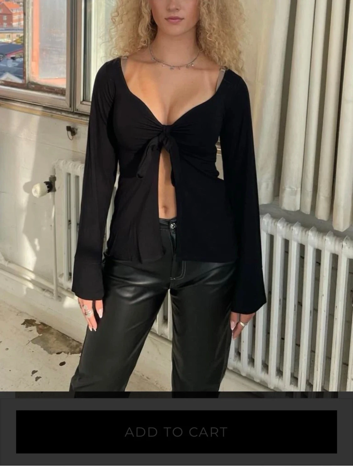 Svart långärmad topp med knyt