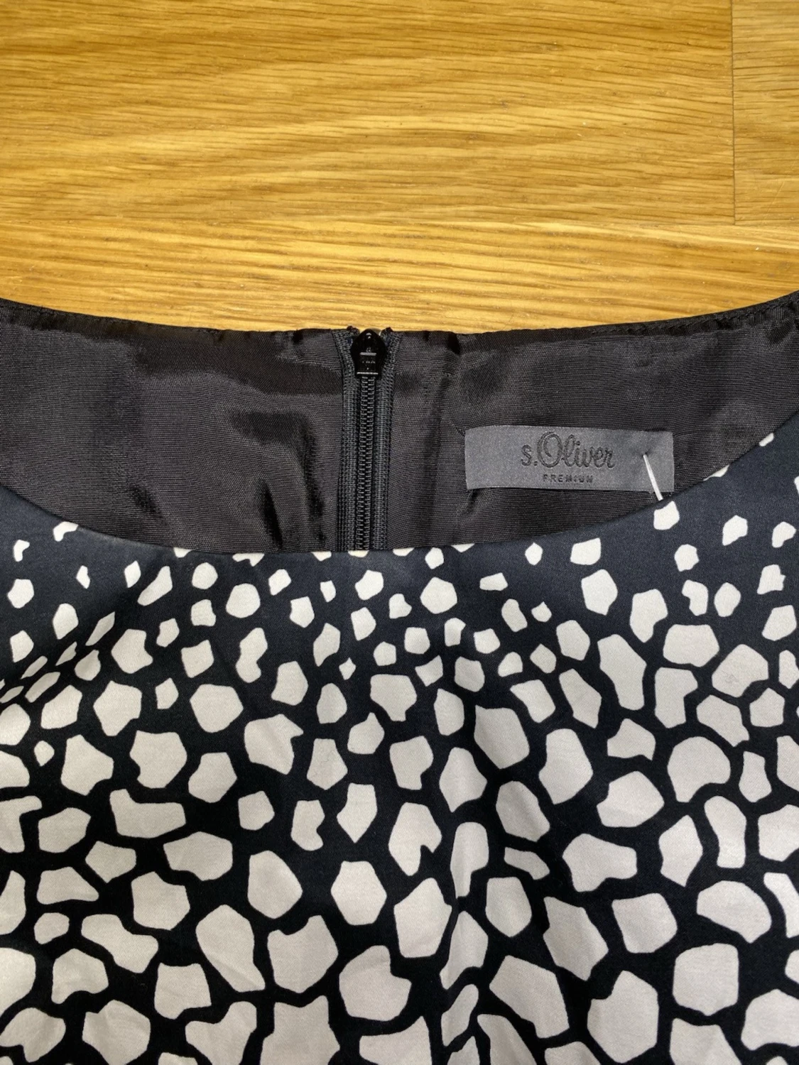 Svartvit mönstrad klänning s.Oliver - 2