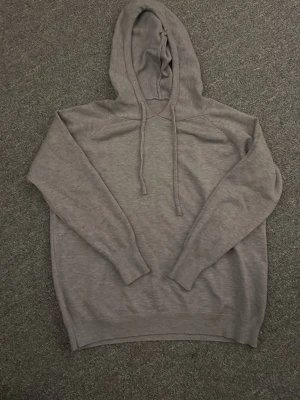 Kashmir hoodie - En riktigt fräsch Kashmir hoodie i storlek XXS som passar till många olika klädes plagg!!!