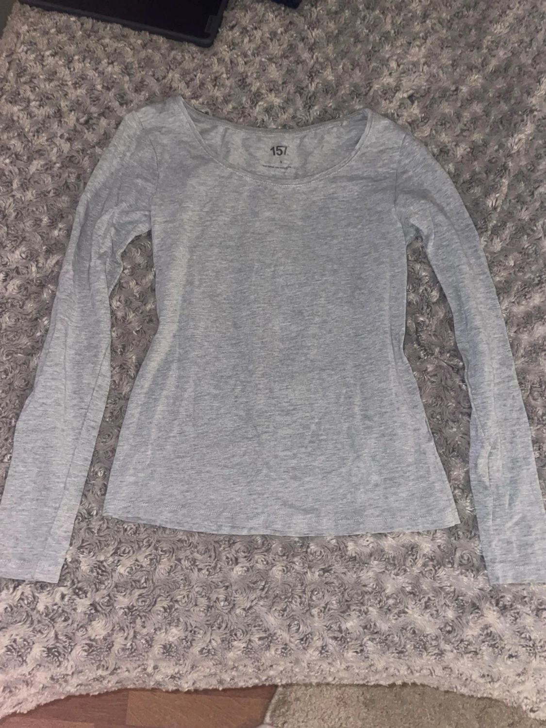 Ljusgrå långärmad topp från 157