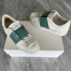 Valentino Open skor - Valentino skor - Bra skick - Tillbehör: Valentino kort - Nypris: 6000kr - TrendWardrobe