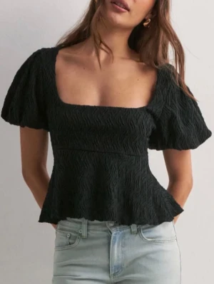 Topp - Säljer denna helt oanvända toppen med prislapp kvar från gina som inte kommer till användning, postar samma dag köp genomförs 🩷❤️ Nypris 399kr säljer för 280kr