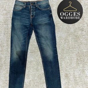 Nudie Jeans (Steady Eddie ll) - Säljer nu dessa riktigt snygga Nudie jeans i modellen Steady Eddie ll🤩💯Storleken är W28 L32 och är mycket bekväma och passar till allt🙌🤩Nypris: 1600 Mitt pris: 359😁💯Vid frågor och funderingar är det bara att skriva✍️📝