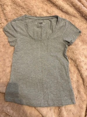 Grå Tshirt - Grå tshirt från lager 157. Fint skick!!