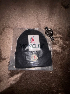 Moncler mössa - Varm moncler mössa. HELT NY!