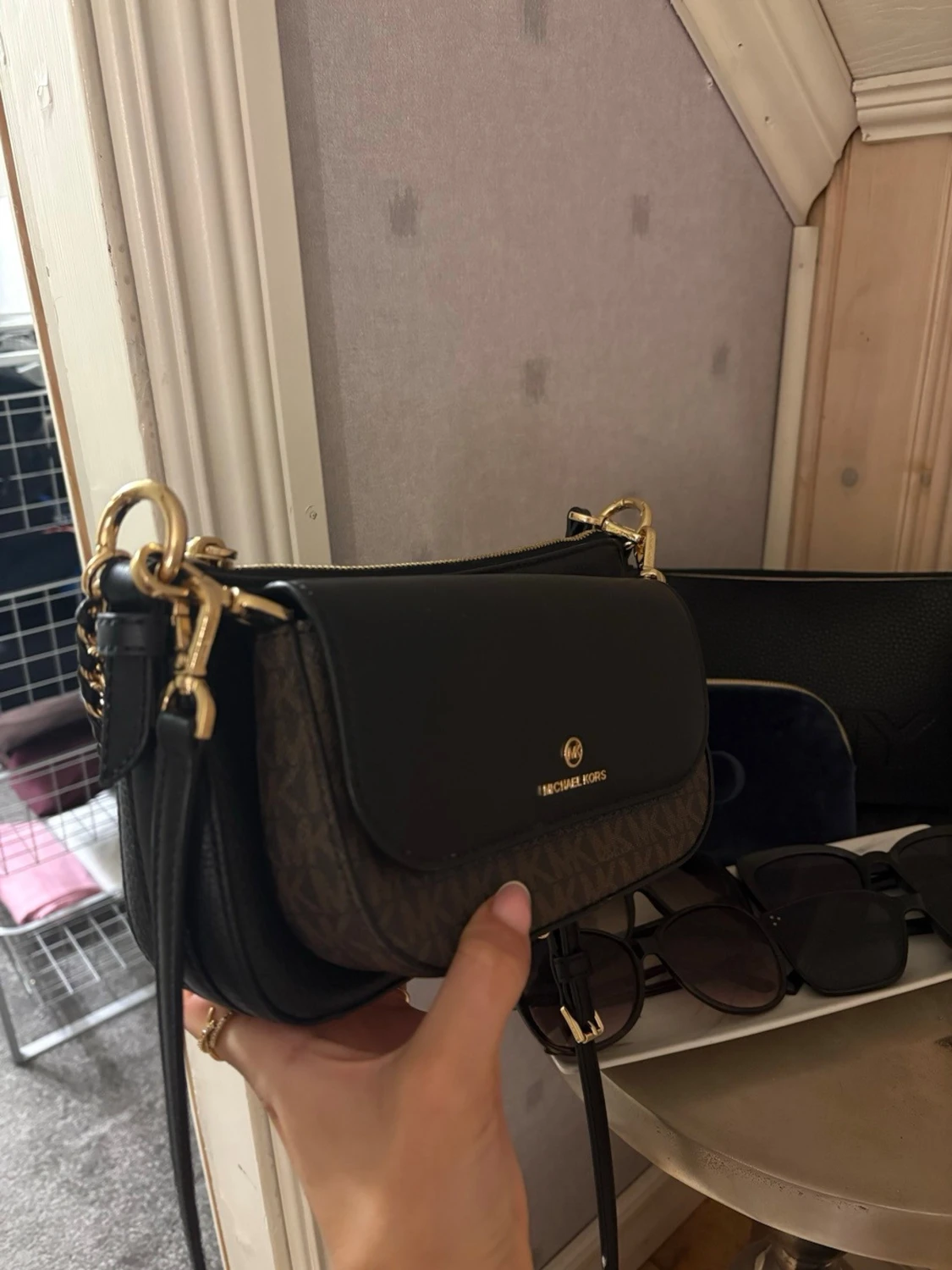 Svart axelväska från Michael Kors - 1