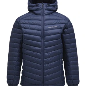 Marinblå dunjacka Peak Performance - Säljer en marinblå dunjacka från Peak Performance med huva och dragkedja framtill. Jackan har ett quiltat mönster och är perfekt för kyliga dagar. Snygg, sportig look och passar dig som gillar stilren design. Kom med pris förlag!