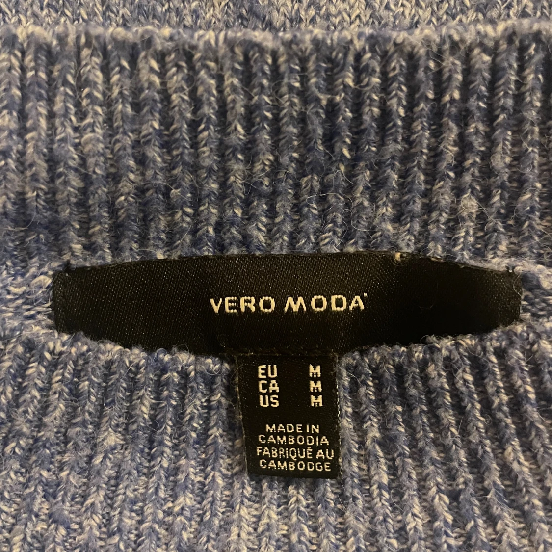 Blå stickad tröja  - 1