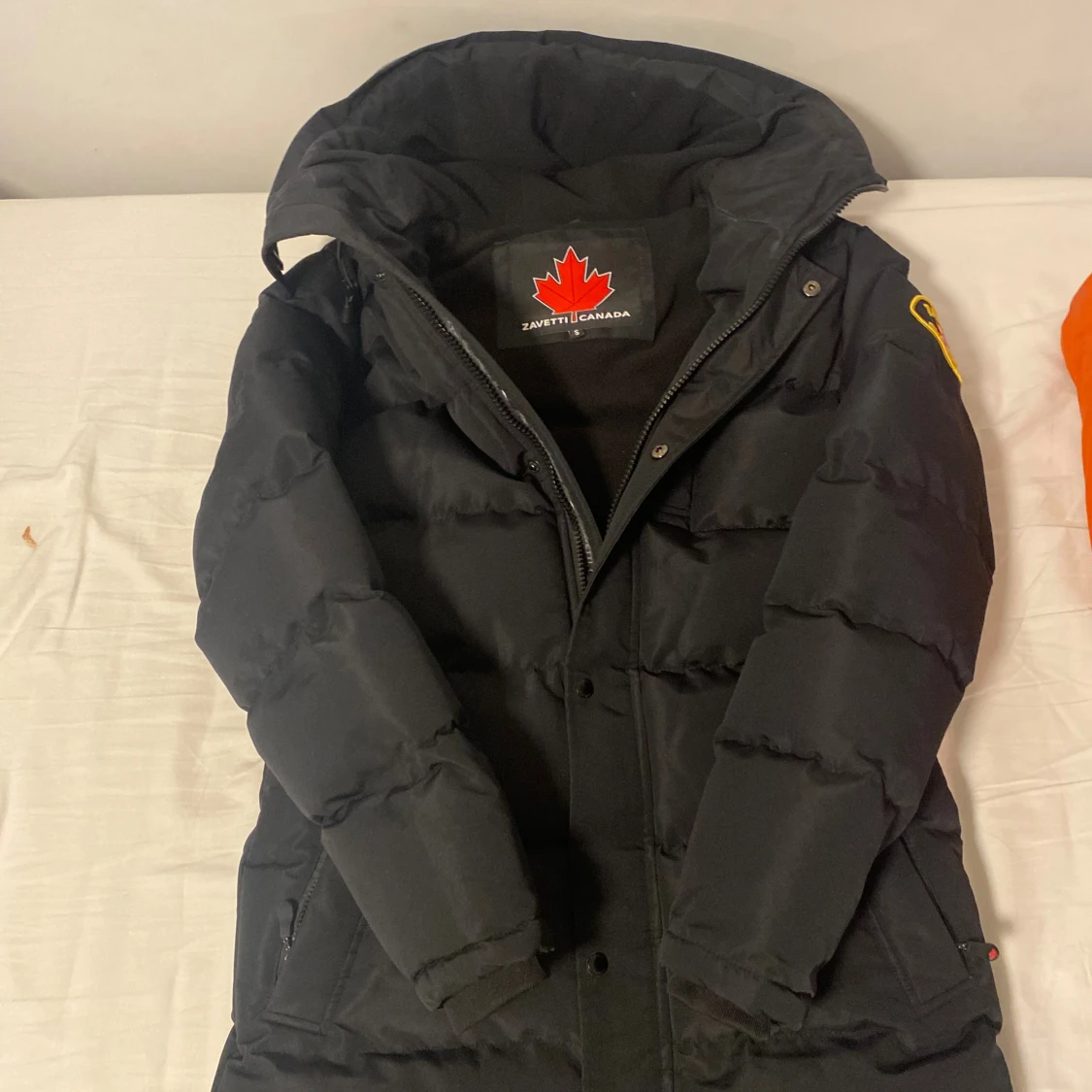 Svart pufferjacka från Zavetti Canada