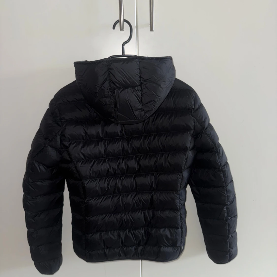 Svart dunjacka från Colmar med huva - 1