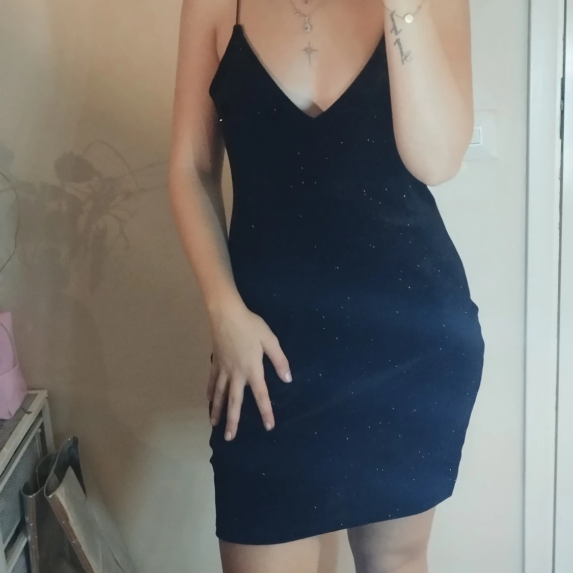 Svart glittrig kort klänning