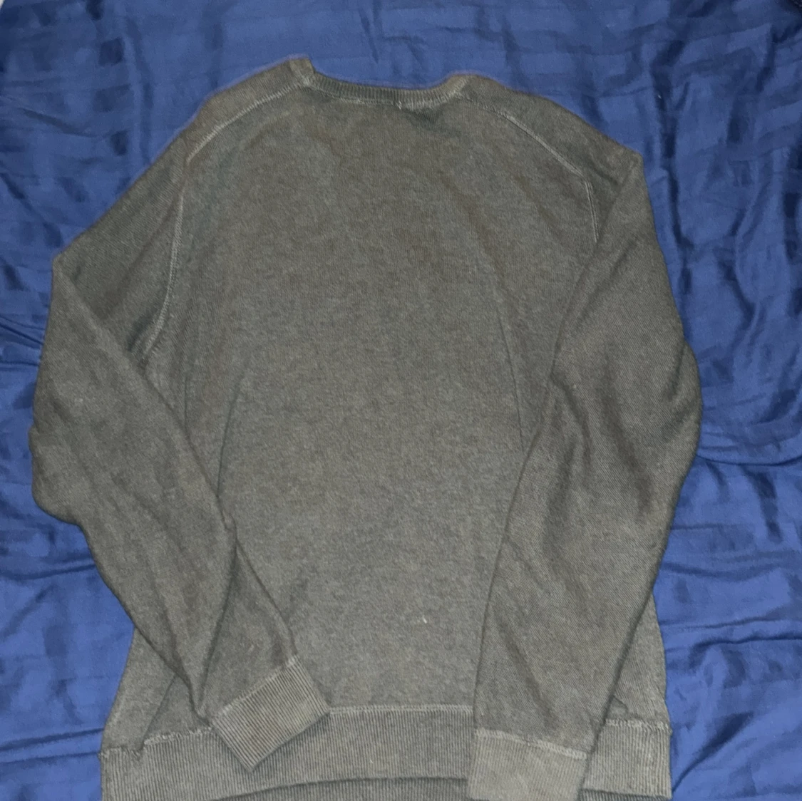 Grön stickad tröja med rund hals - 1