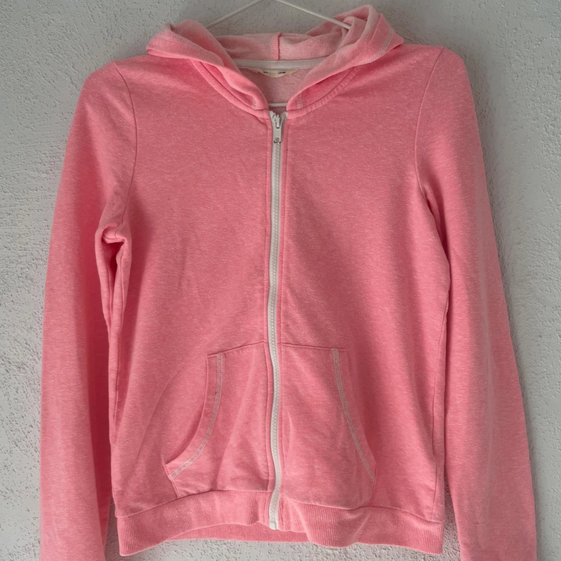 Rosa hoodie med dragkedja från H&M