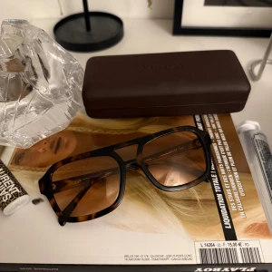 Dixie solglasögon från VEHLA - Solglasögon från VEHLA i modellen Dixie. Nyskick! Inga tecken på användning