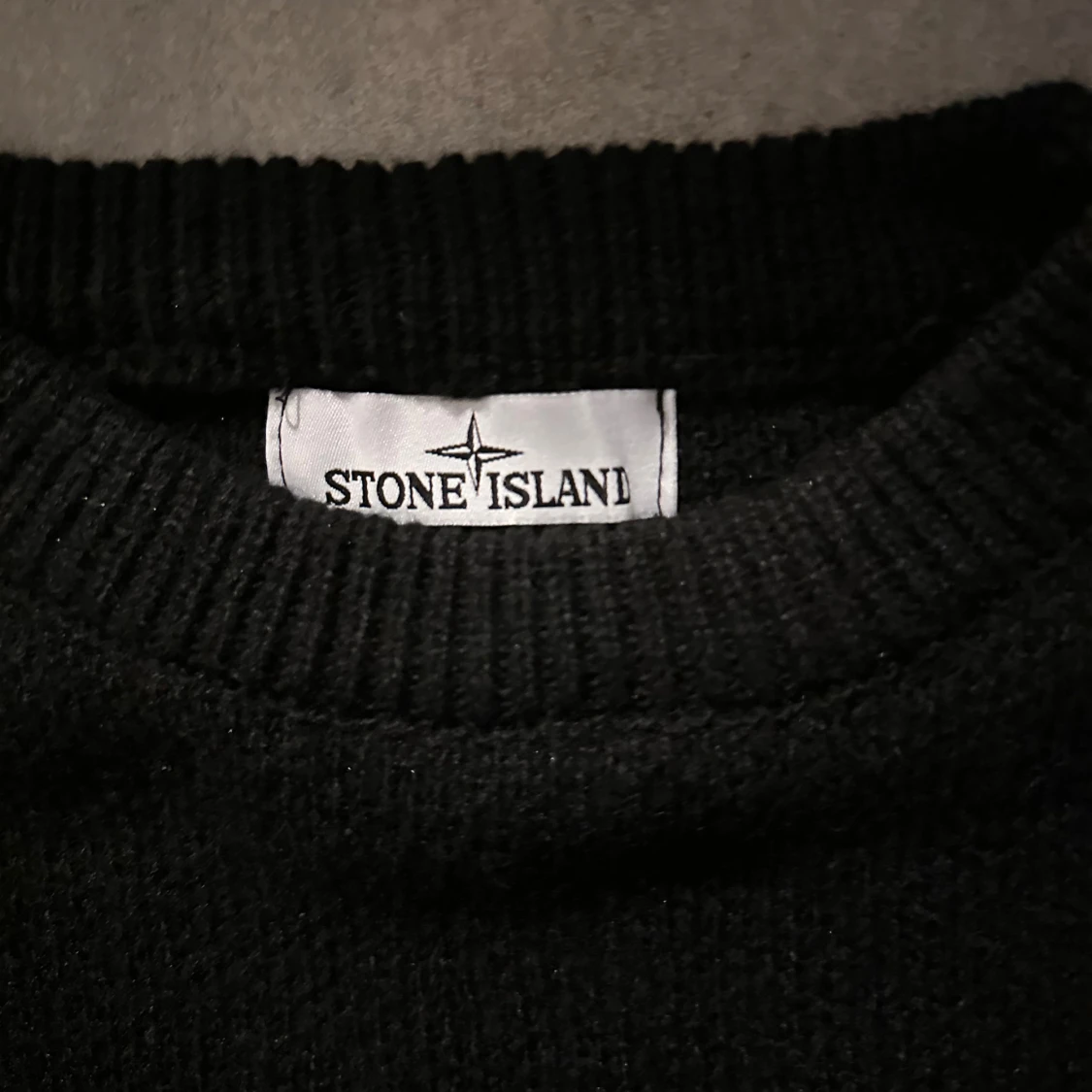 Svart stickad tröja från Stone Island - 1