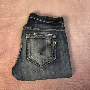 Dondup George jeans slitningar - Mycket fint skick | Size W32| fraktar moåom inom 24 timmar | för att köpa klicka ”köp nu” | vid frågor eller funderingar skriv en meddelande | följare får bättre rabatter🙌