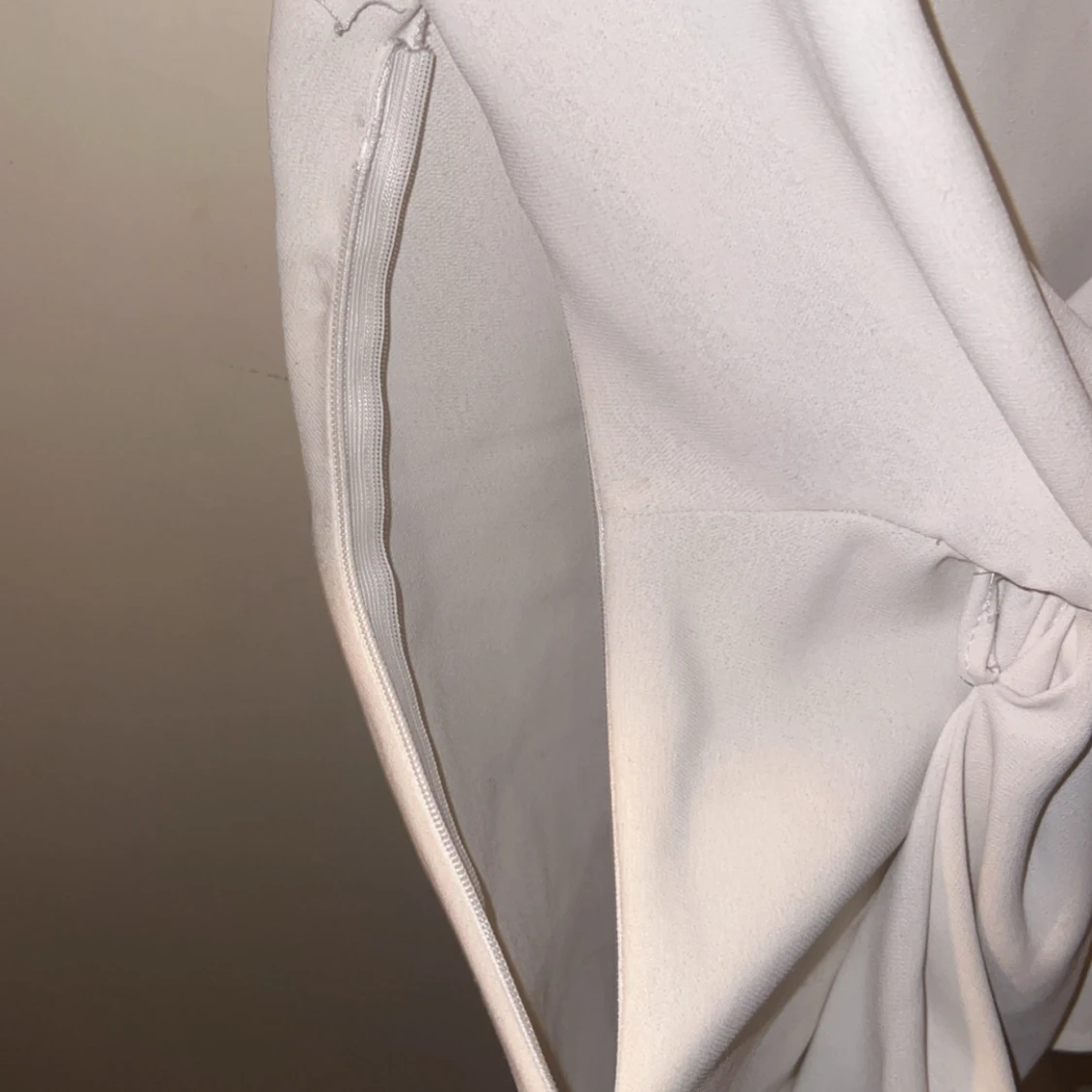 Vit omlottopp med knyt från Zara - 2