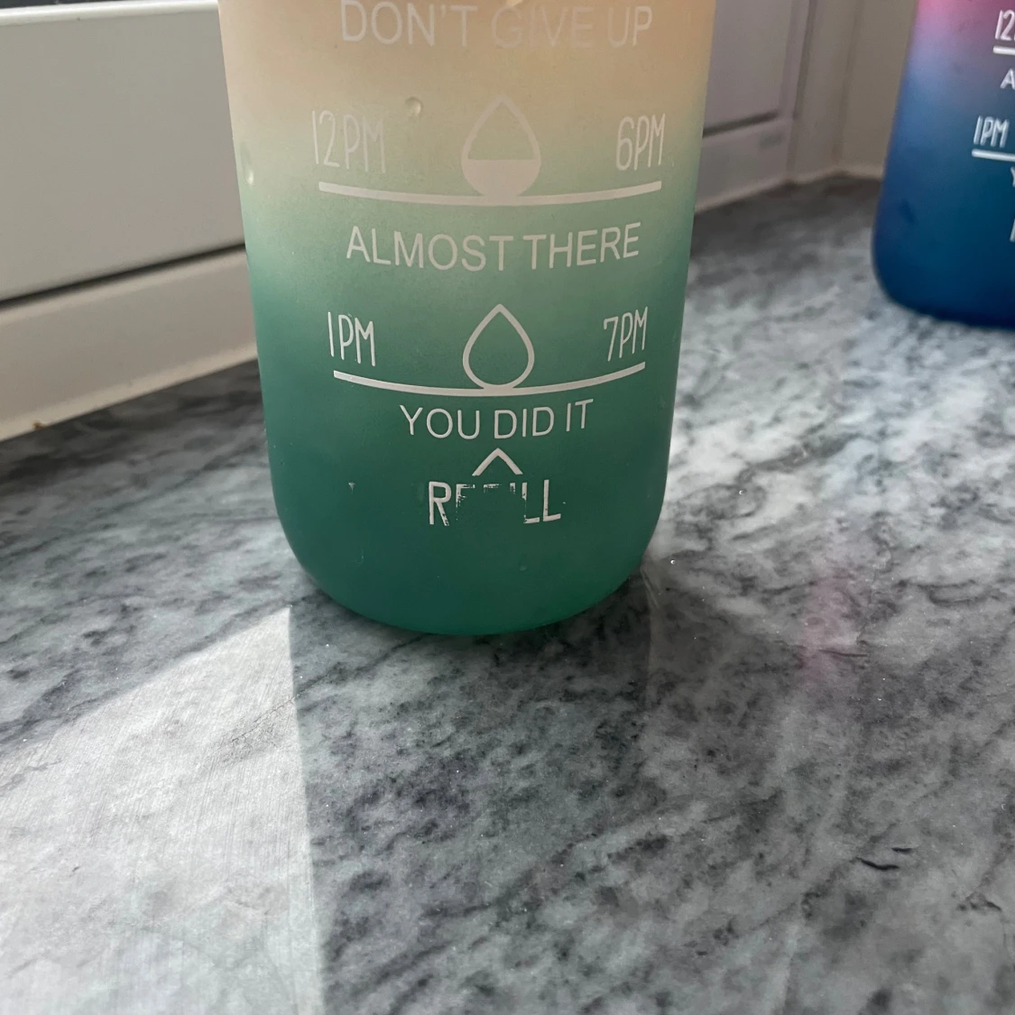 Vattenflaska med tidsmarkeringar - 1