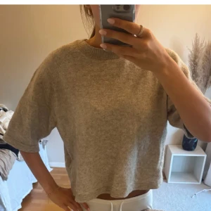 Stickad tröja & other stories  - Stickad tröja från & other stories 🤎🍂