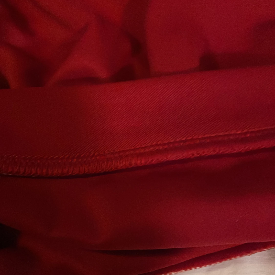 Röda Adidas shorts med vita ränder - 4