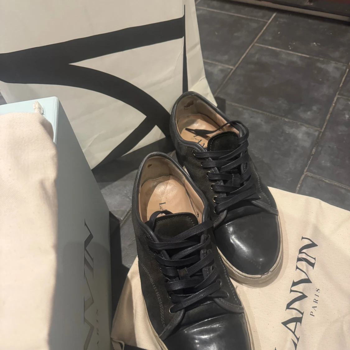 Svarta sneakers från Lanvin i skinn och mocka - 1