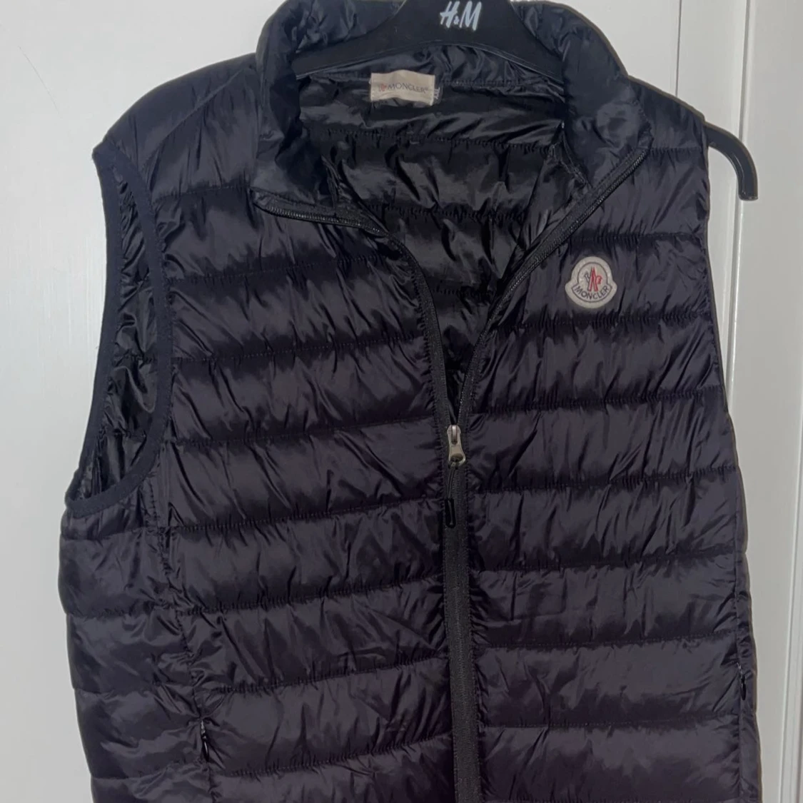 Svart dunväst från Moncler