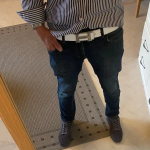 Vit bälte  - 10/10 skick 