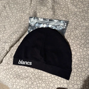 Svart mössa från Blancs - Helt ny!