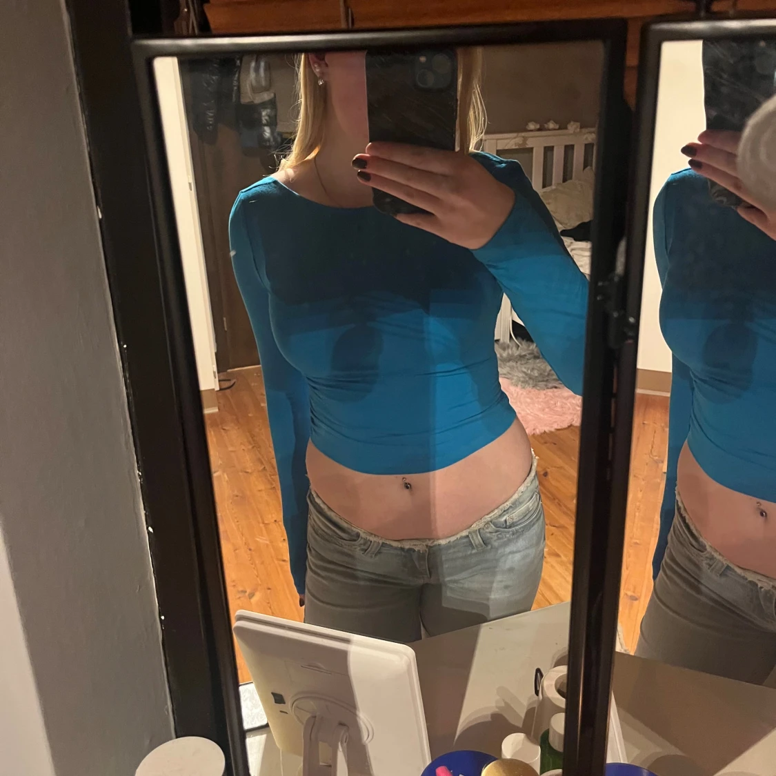 Blå croppad topp med öppen rygg SHEIN - 2