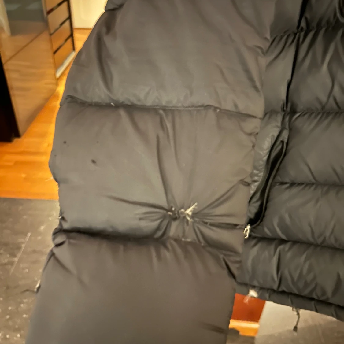 Svart Peak Performance pufferjacka XL - 1