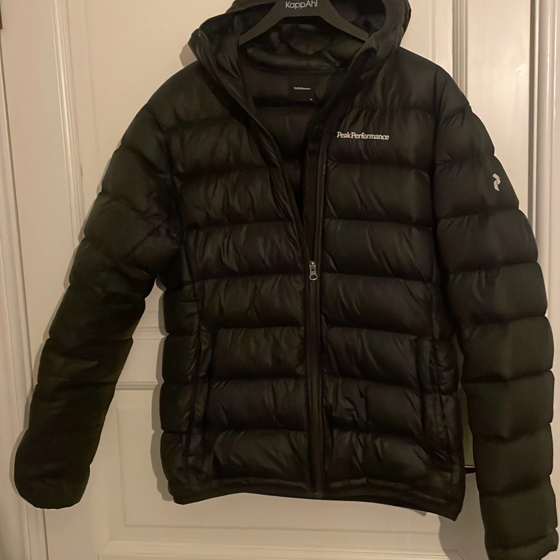 Svart dunjacka Peak Performance M