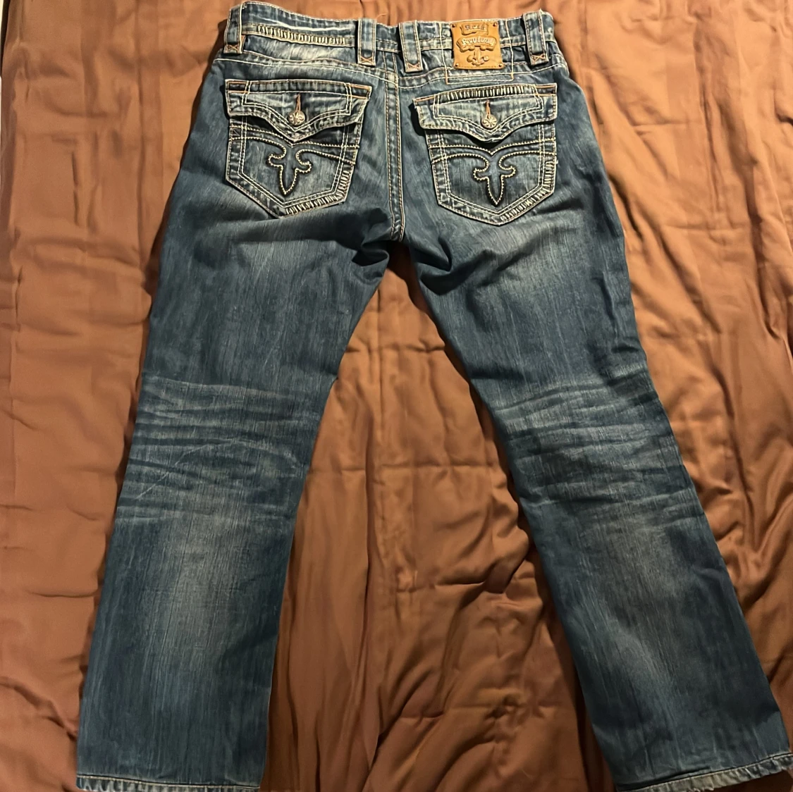 Rock Revival jeans med snygga detaljer - 2