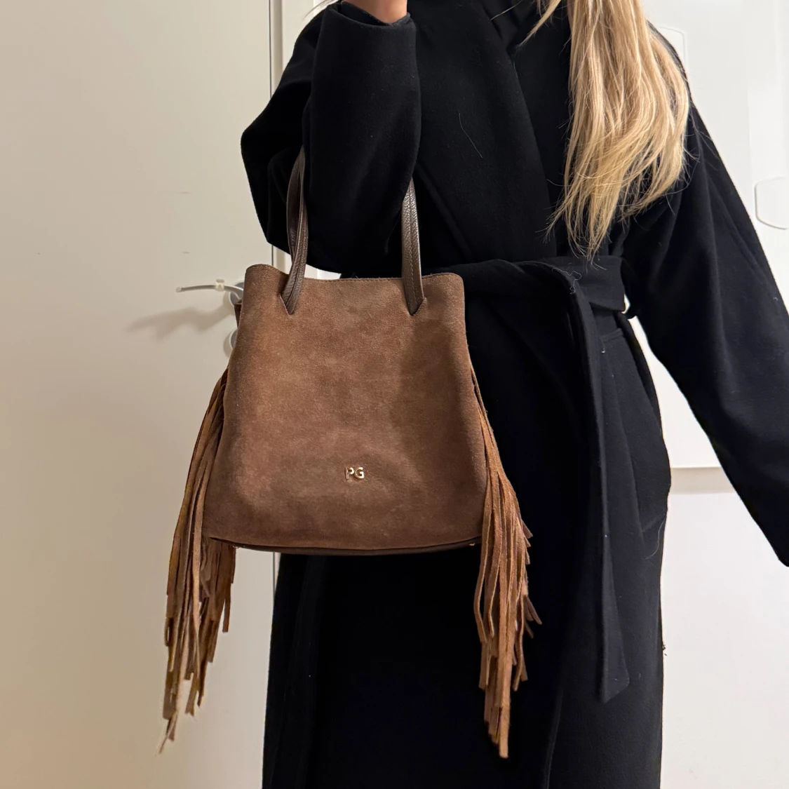 Brun mocka axelväska med fransar PG - 1
