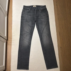 Mörkgrå slim jeans - Mörkgråa Jack&Jones jeans. Storlek 29/32.Använda några få gånger. Inga slitage.