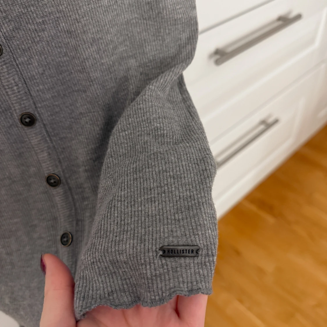 Hollister - 2