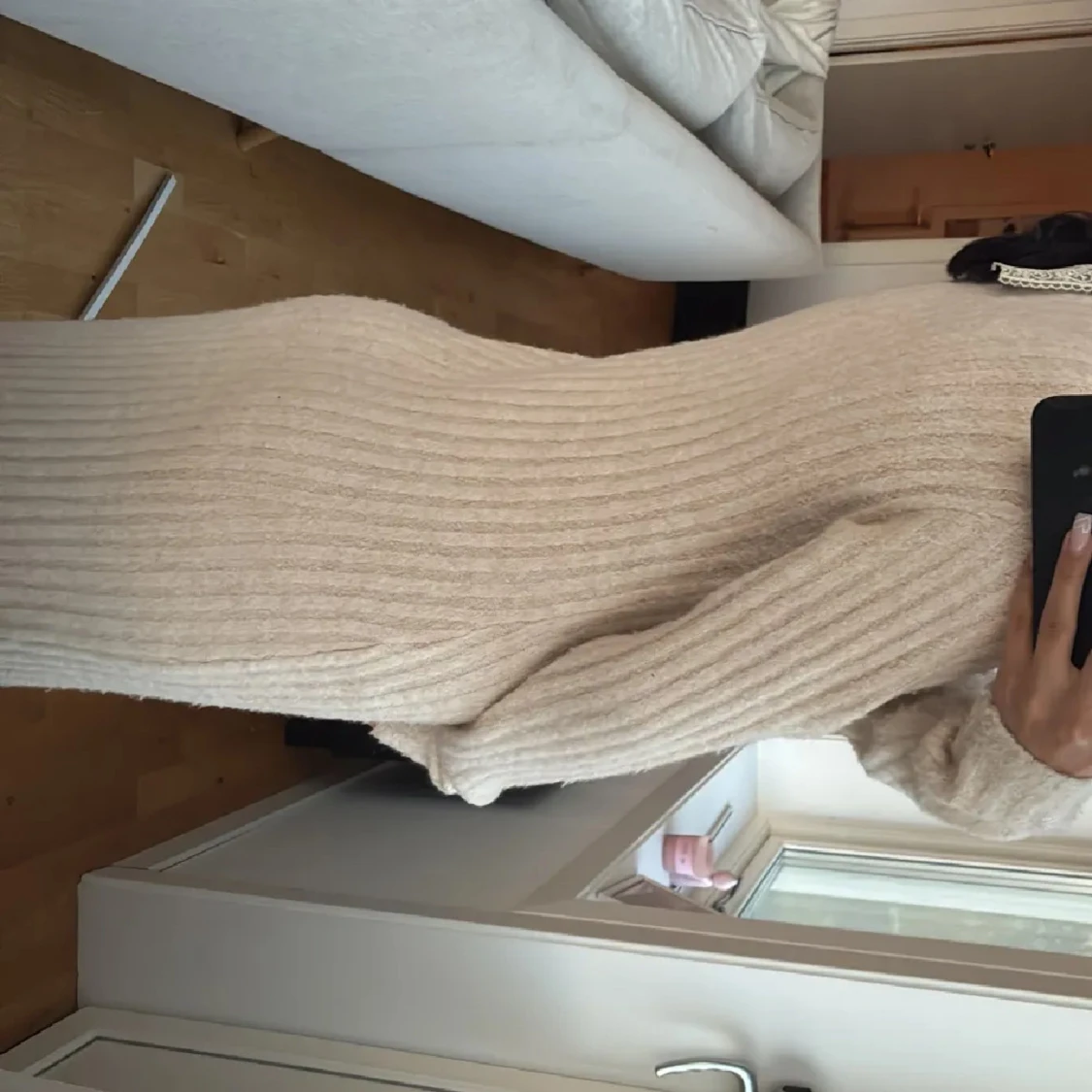 Beige ribbad lång stickad klänning - 1