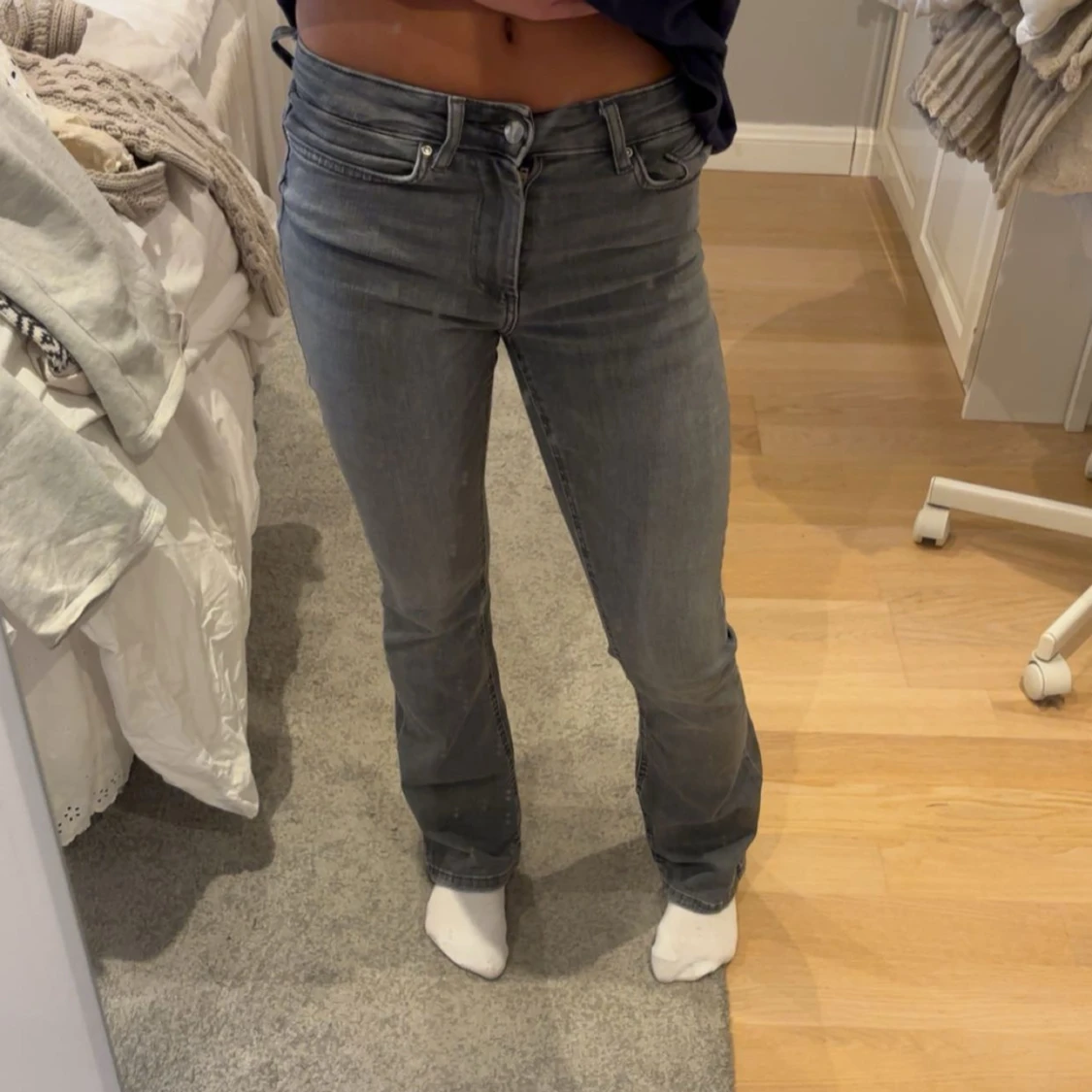 Grå bootcut jeans från ONLY
