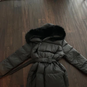 Fur Stockholm  - Vinterjacka storlek m men passar även S. Aldrig använd