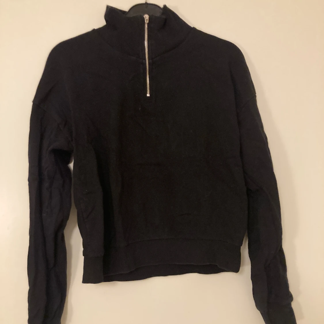 Svart half zip tröja 