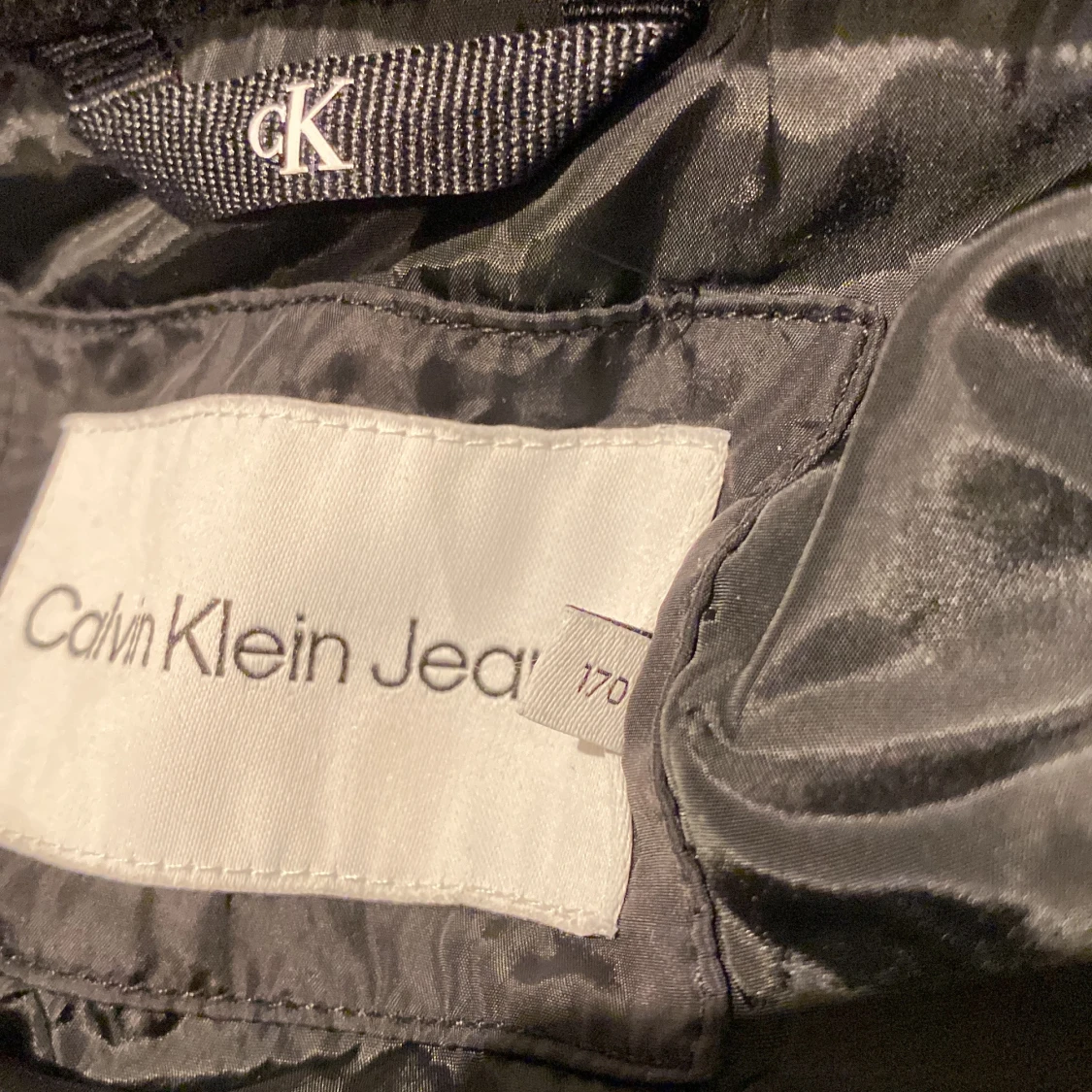 Svart pufferjacka från Calvin Klein Jeans - 4