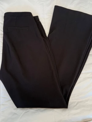 Gina Tricot kostymbyxor soft strl.M - Som nya