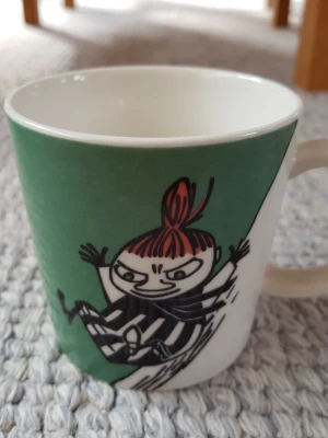 Muminmugg grön Lilla My Mumin  - Felfri oanvänd mugg (utan etikett). Säljer fler Muminmuggar så kika gärna på mina övriga annonser också. Packar mycket noggrant. 