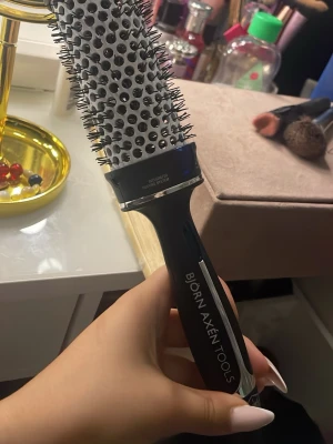 Rundborste från Björn Axén Tools - Värmeborste från Björn Axén, användt två gånger men passar inte mig. 